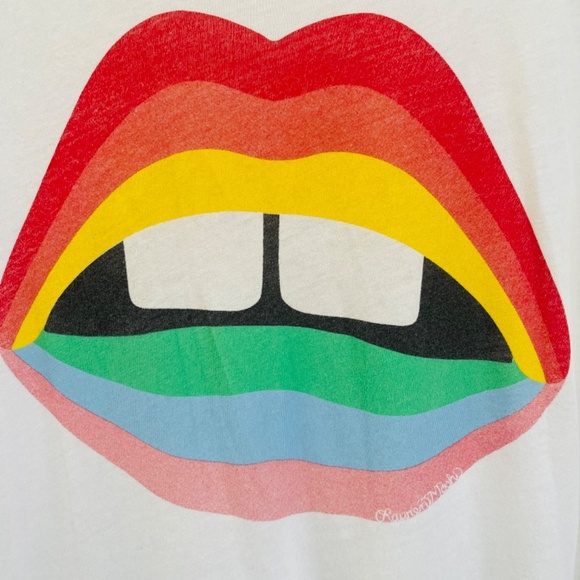 Lauren Moshi White Graphic Tee with Colorful Rainbow Red Lips - Picture 2 of 8